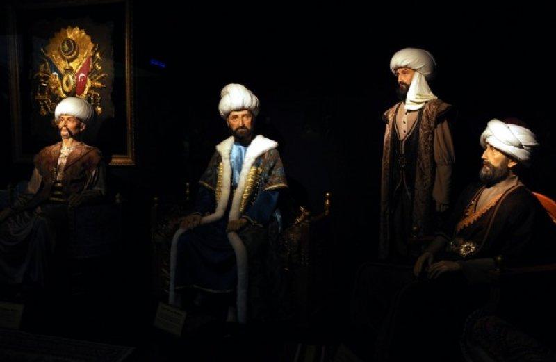 Yılmaz Büyükerşen'in balmumu heykelleri