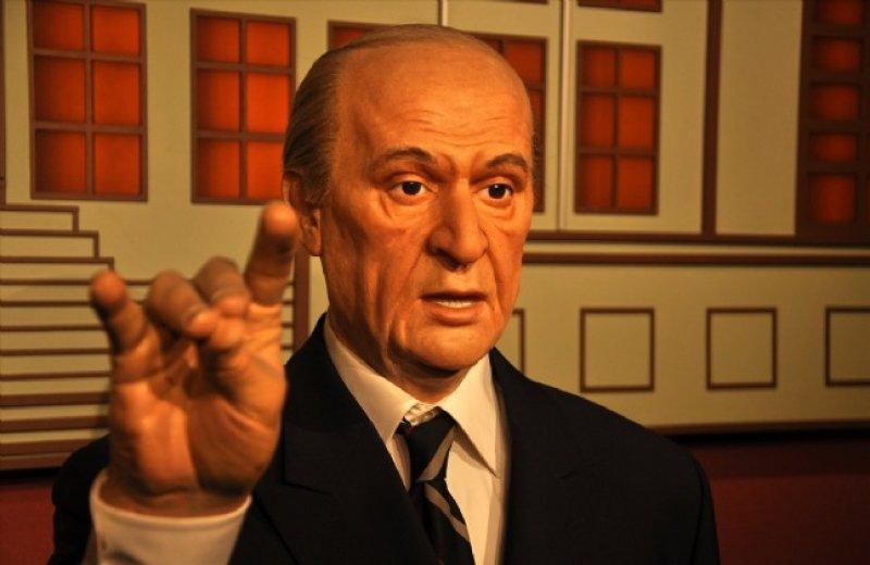 Yılmaz Büyükerşen'in balmumu heykelleri