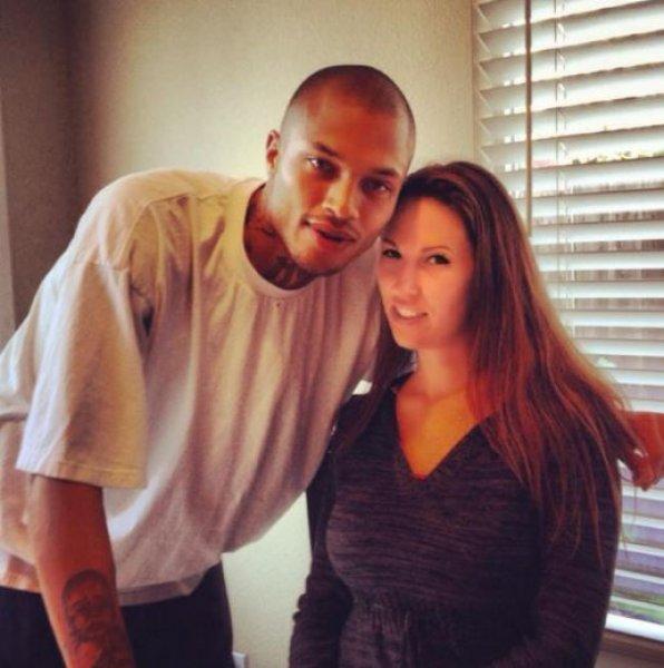 Yakışıklı mahkum Jeremy Meeks hapisten çıktı 