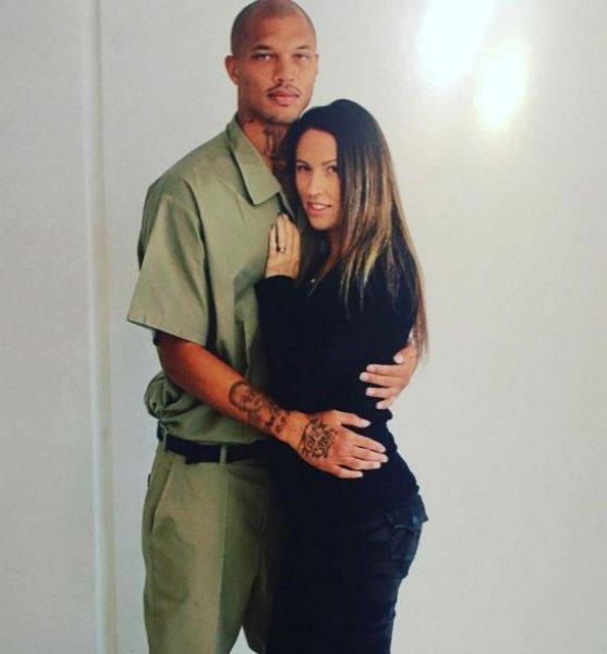 Yakışıklı mahkum Jeremy Meeks hapisten çıktı 