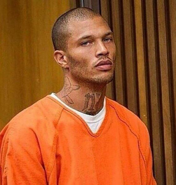 Yakışıklı mahkum Jeremy Meeks hapisten çıktı 