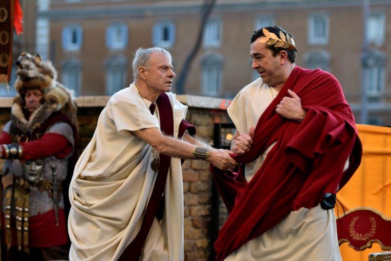 Sezar'ın öldürülüşüne Roma sokaklarında ilginç anma