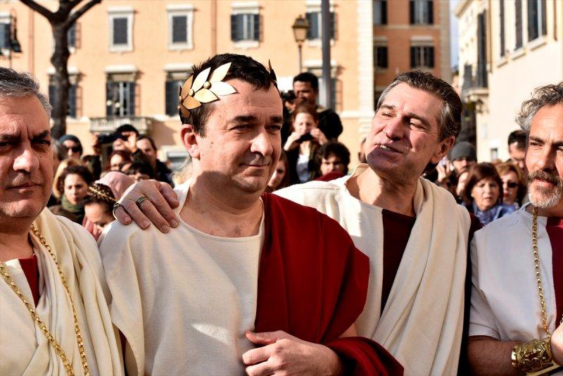 Sezar'ın öldürülüşüne Roma sokaklarında ilginç anma