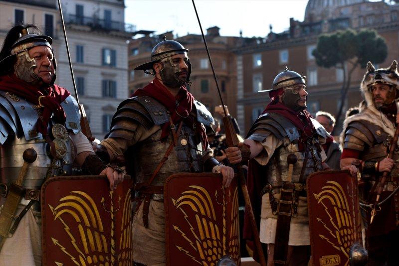 Sezar'ın öldürülüşüne Roma sokaklarında ilginç anma