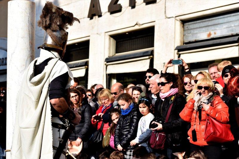 Sezar'ın öldürülüşüne Roma sokaklarında ilginç anma