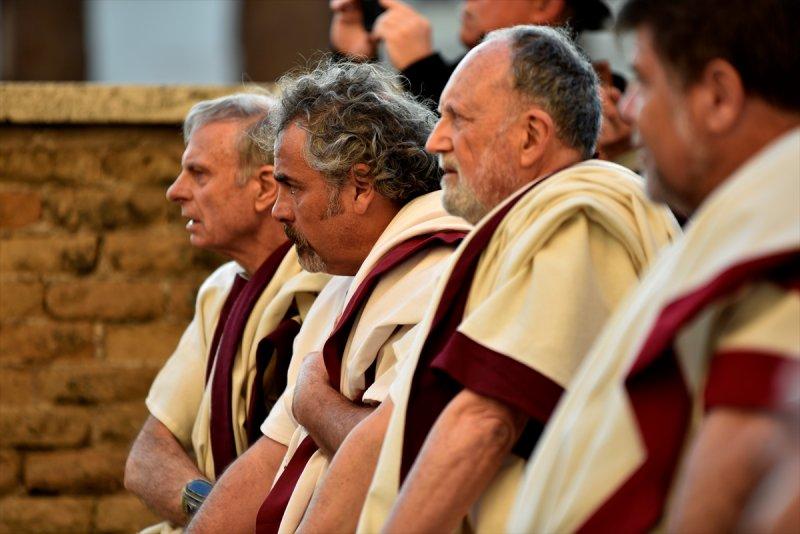 Sezar'ın öldürülüşüne Roma sokaklarında ilginç anma