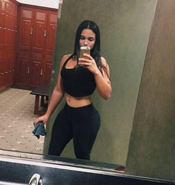 Vücuduyla dikkat çeken fitness güzeli Natascha Encinosa  