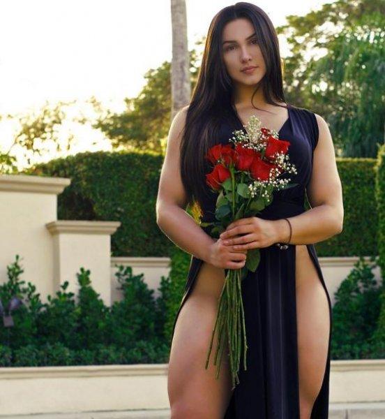 Vücuduyla dikkat çeken fitness güzeli Natascha Encinosa  