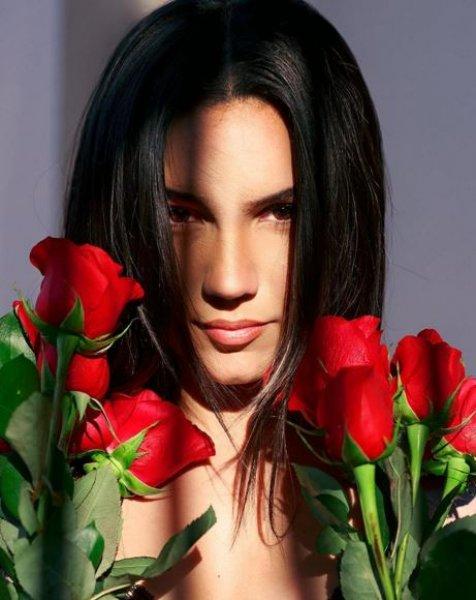 Vücuduyla dikkat çeken fitness güzeli Natascha Encinosa  