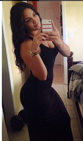 Vücuduyla dikkat çeken fitness güzeli Natascha Encinosa  