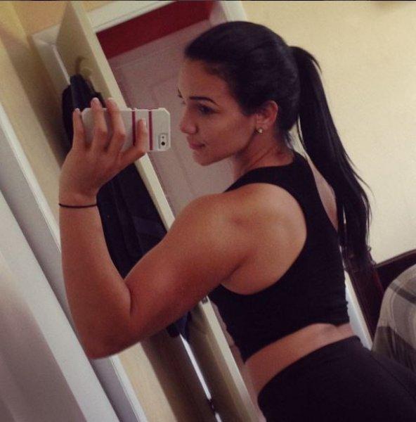 Vücuduyla dikkat çeken fitness güzeli Natascha Encinosa  