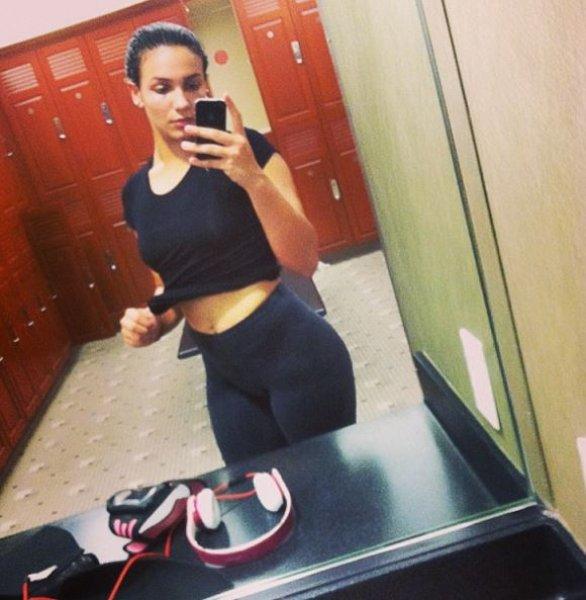 Vücuduyla dikkat çeken fitness güzeli Natascha Encinosa  