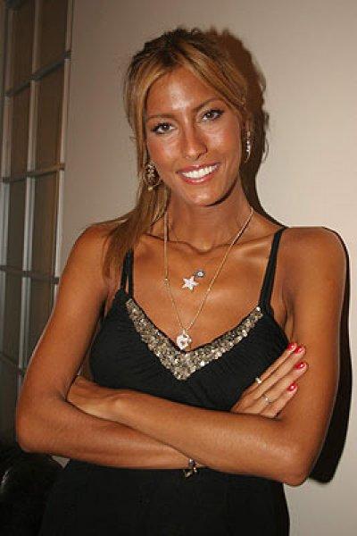 Çağla Şıkel hastaneye kaldırıldı 