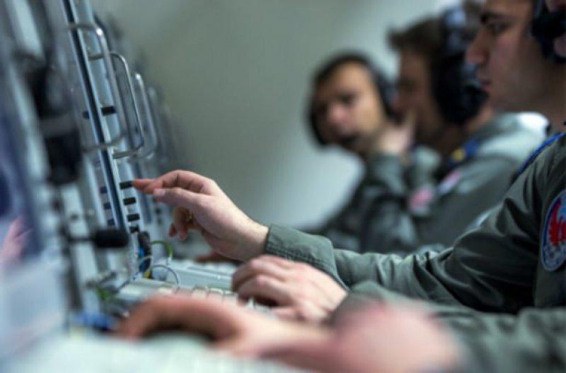 Türkiye'nin gökyüzündeki gözü: HİK Uçakları 