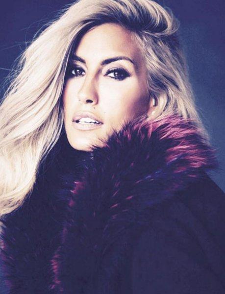 Çağla Şıkel hastaneye kaldırıldı 