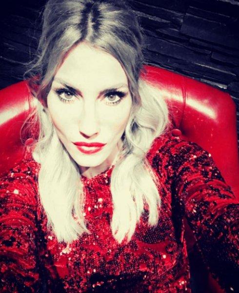 Çağla Şıkel hastaneye kaldırıldı 