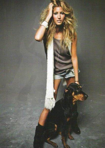 Çağla Şıkel hastaneye kaldırıldı 