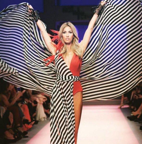 Çağla Şıkel hastaneye kaldırıldı 