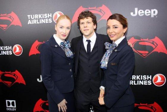 Batman Superman'e Karşı filminin prömiyeri yapıldı