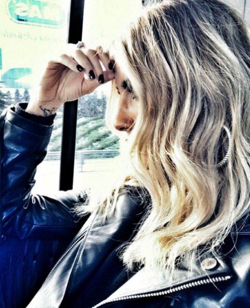 Çağla Şıkel hastaneye kaldırıldı 