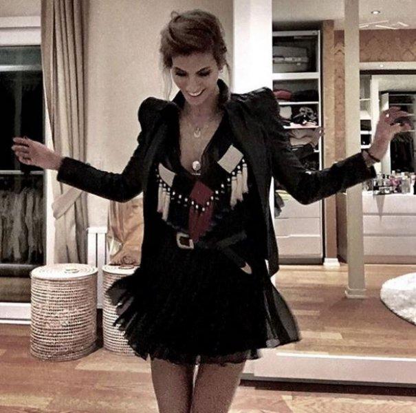 Çağla Şıkel hastaneye kaldırıldı 