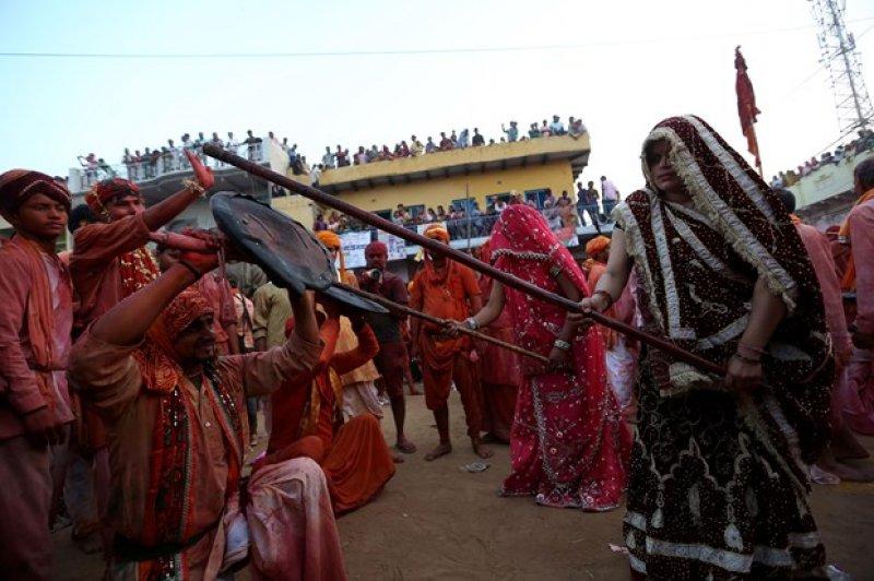 Hindistan'da renklerin bayramı: Holi Festivali