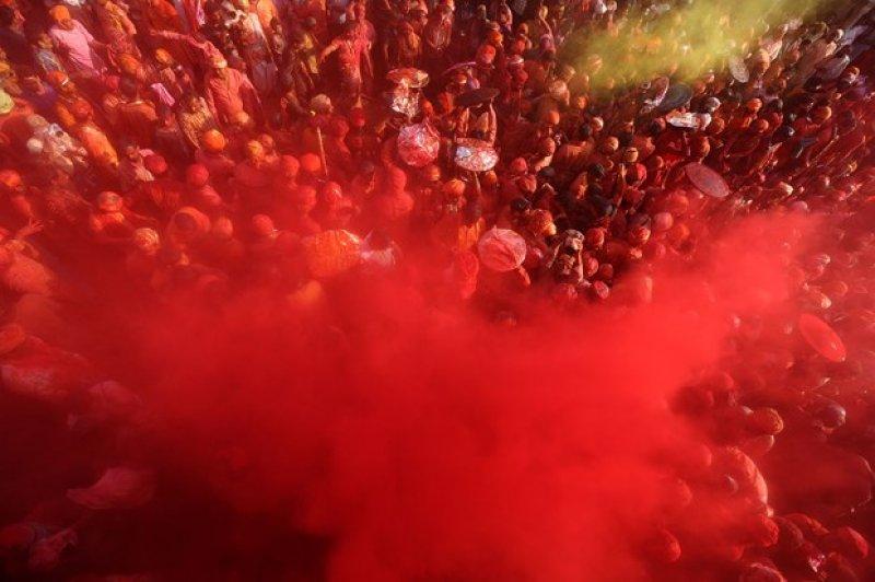 Hindistan'da renklerin bayramı: Holi Festivali