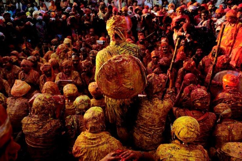 Hindistan'da renklerin bayramı: Holi Festivali