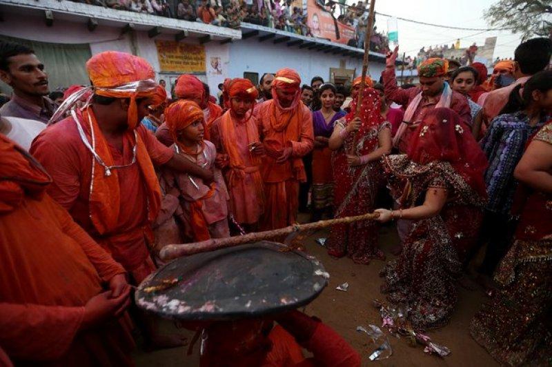 Hindistan'da renklerin bayramı: Holi Festivali