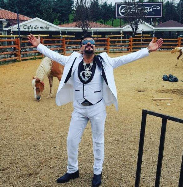 Kobra Murat evinin kapılarını açtı 