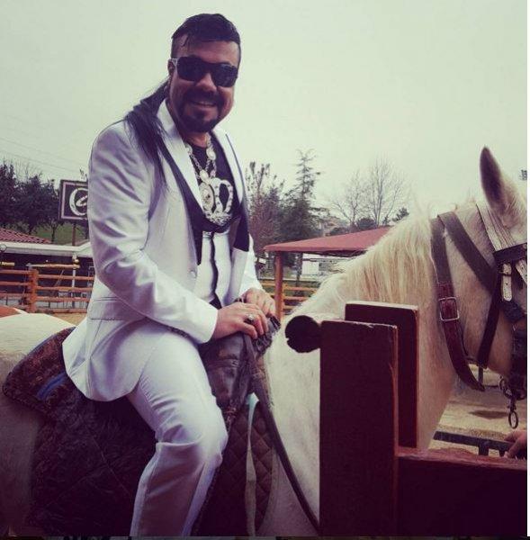 Kobra Murat evinin kapılarını açtı 