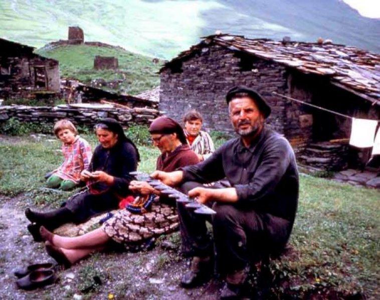 Kafkas Dağlarında yaşayan Svanlar kendi kültürünü yaşatıyor 