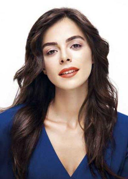 Özge Özpirinçci yeni yaşını kutladı