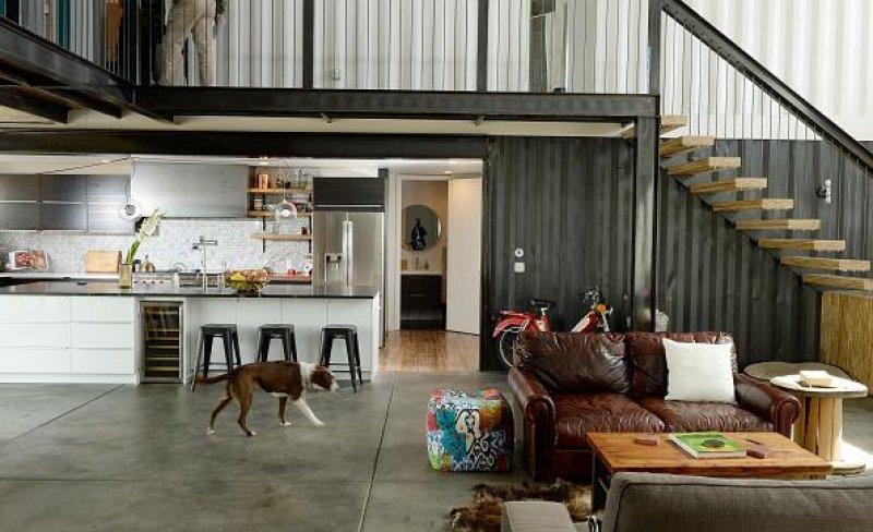 ABD'li çift  konteynırlardan villa yaptı