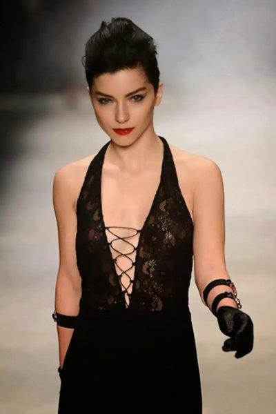 Merve Boluğur Sinem'in düğününe gitmeyecek 