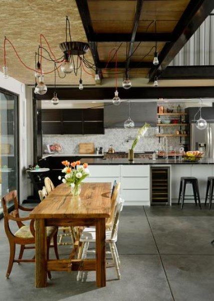 ABD'li çift  konteynırlardan villa yaptı