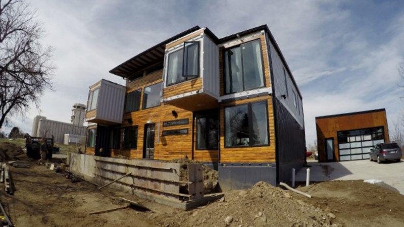 ABD'li çift  konteynırlardan villa yaptı