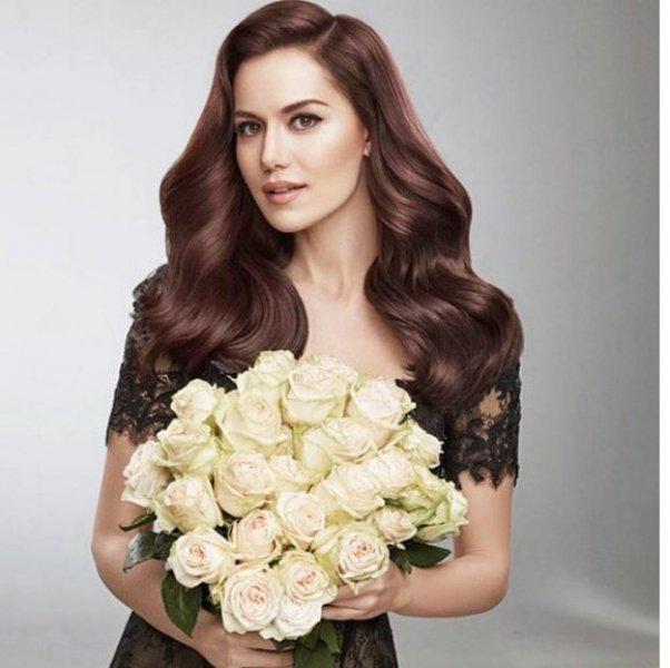 Fahriye Evcen gelinlik giydi