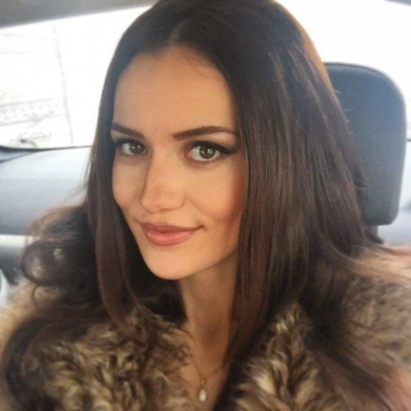 Fahriye Evcen gelinlik giydi