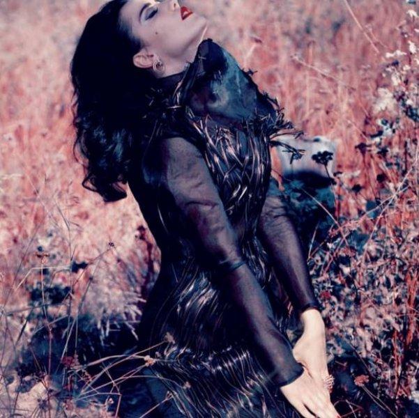 Fahriye Evcen gelinlik giydi