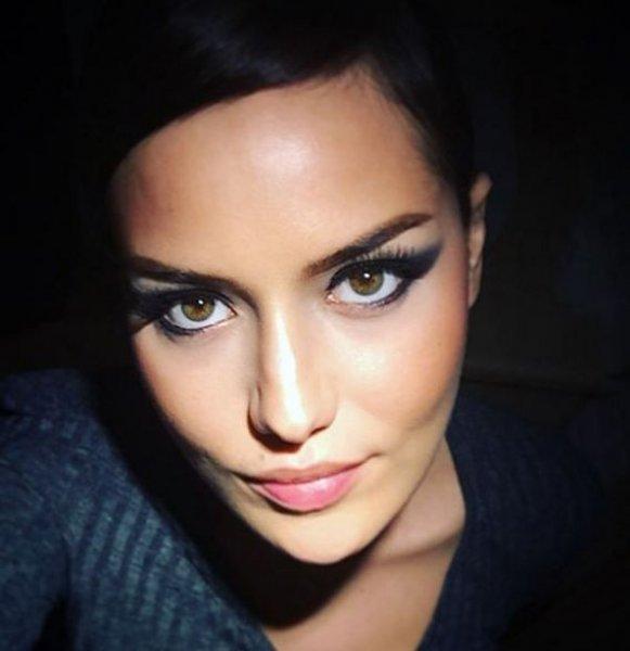 Fahriye Evcen gelinlik giydi