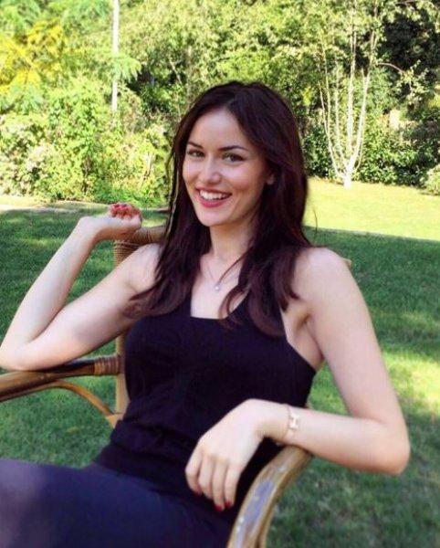 Fahriye Evcen gelinlik giydi