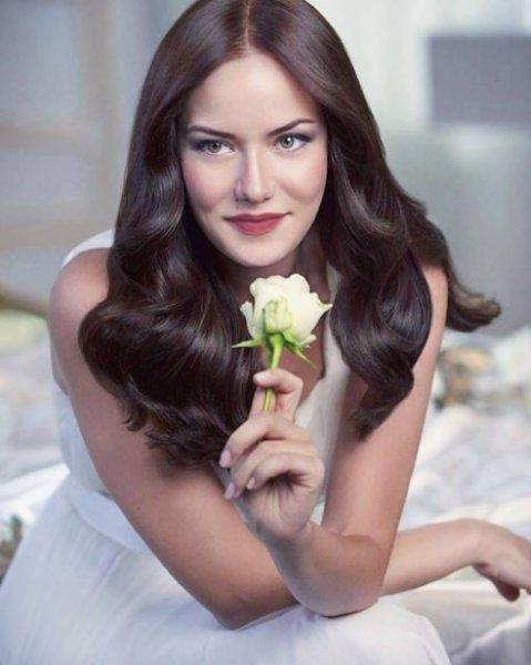 Fahriye Evcen gelinlik giydi