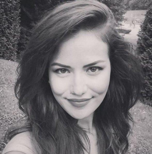 Fahriye Evcen gelinlik giydi