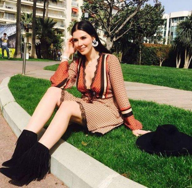 Güzel oyuncu Hatice Şendil'den mutluluk pozu