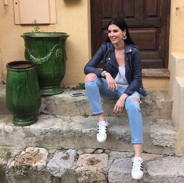 Güzel oyuncu Hatice Şendil'den mutluluk pozu