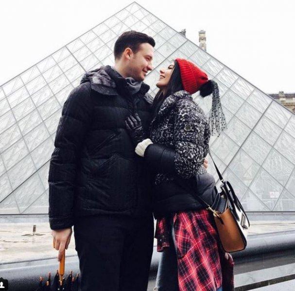 Güzel oyuncu Hatice Şendil'den mutluluk pozu