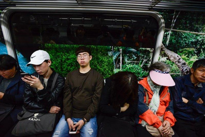 Güney Kore'nin başkenti Seul'de metrolar rengarenk