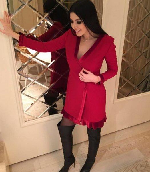 Güzel oyuncu Hatice Şendil'den mutluluk pozu