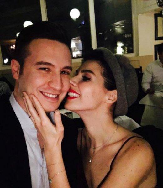 Güzel oyuncu Hatice Şendil'den mutluluk pozu